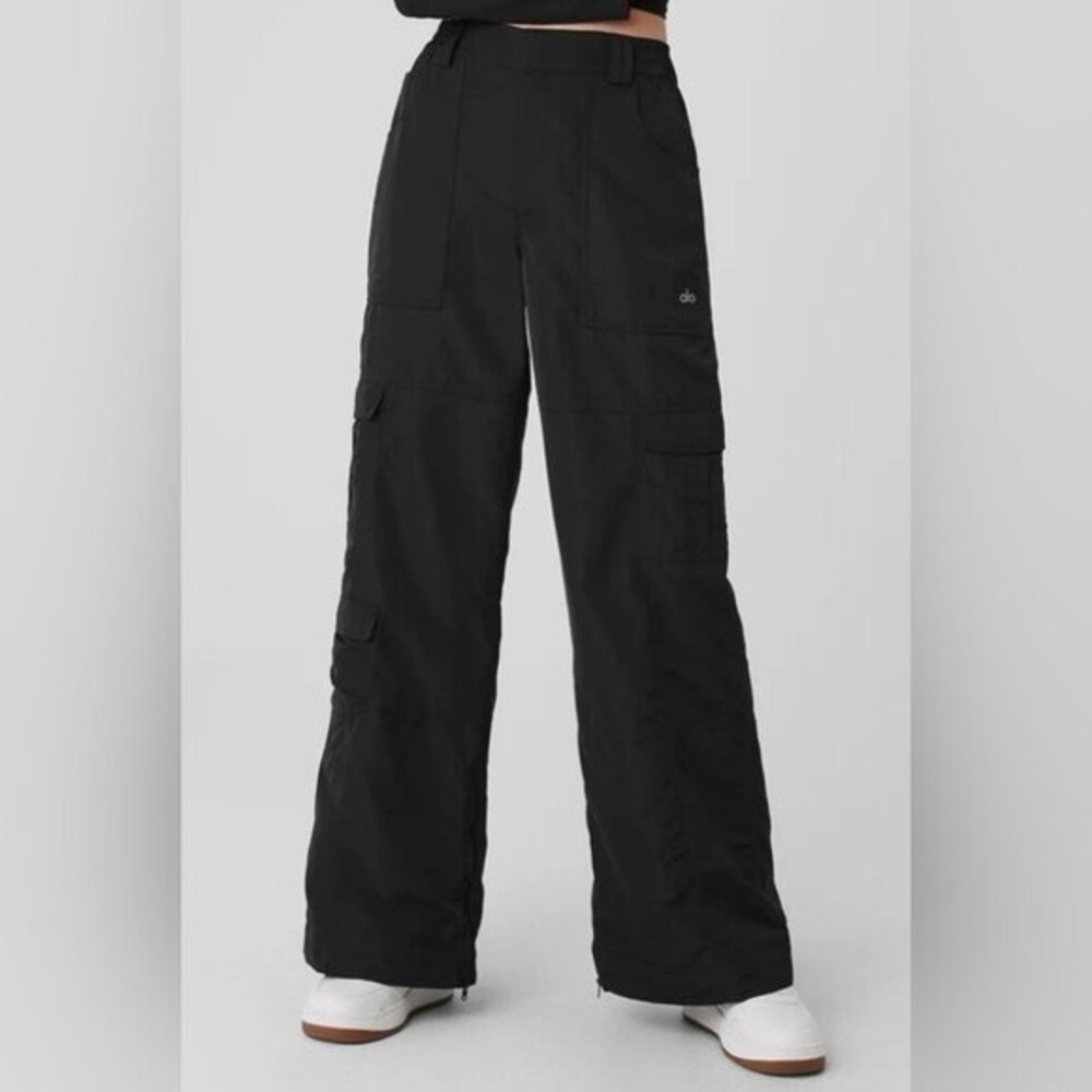 Alo Black Wide-Leg Cargo Pants
